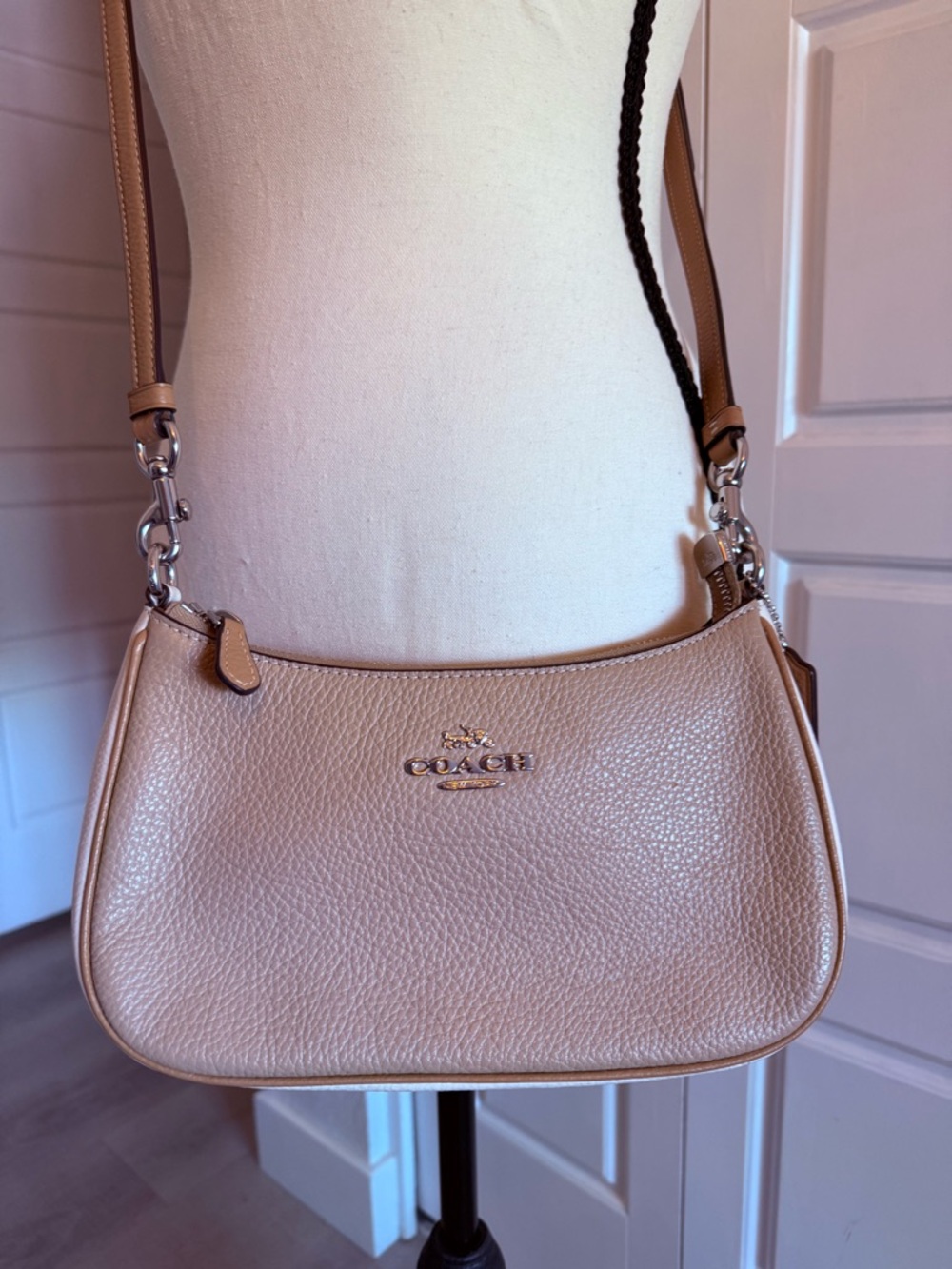 Coach Pebbled Leather Shoulder Bag in Taupe and Cream - Picture 2 of 8